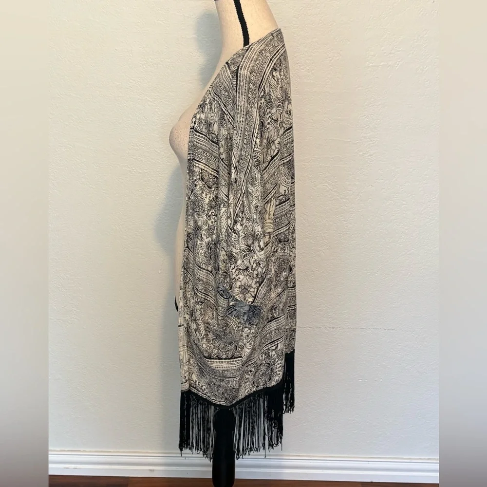 California Gypsy Black & White Print Kimono with Fringe (One Size)